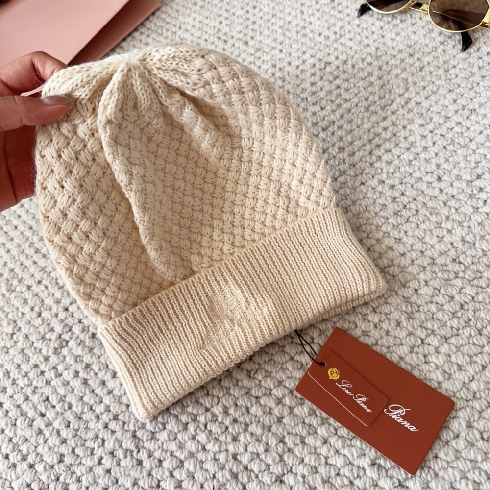 В'язана вовняна шапка фото 3