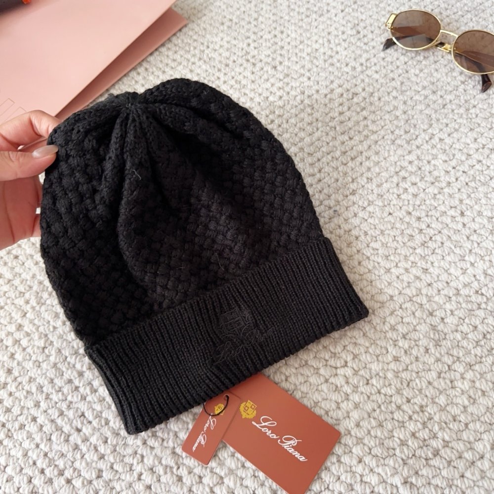 В'язана вовняна шапка фото 3