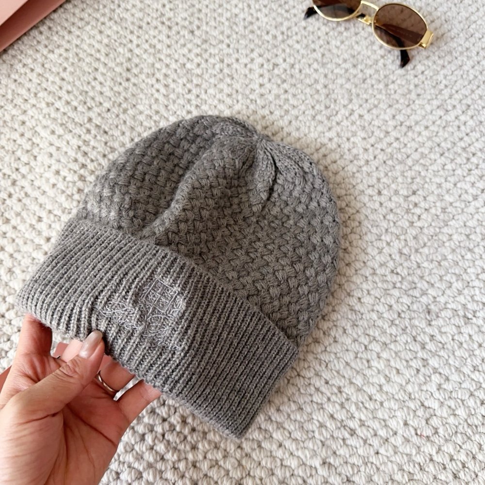 В'язана вовняна шапка фото 3