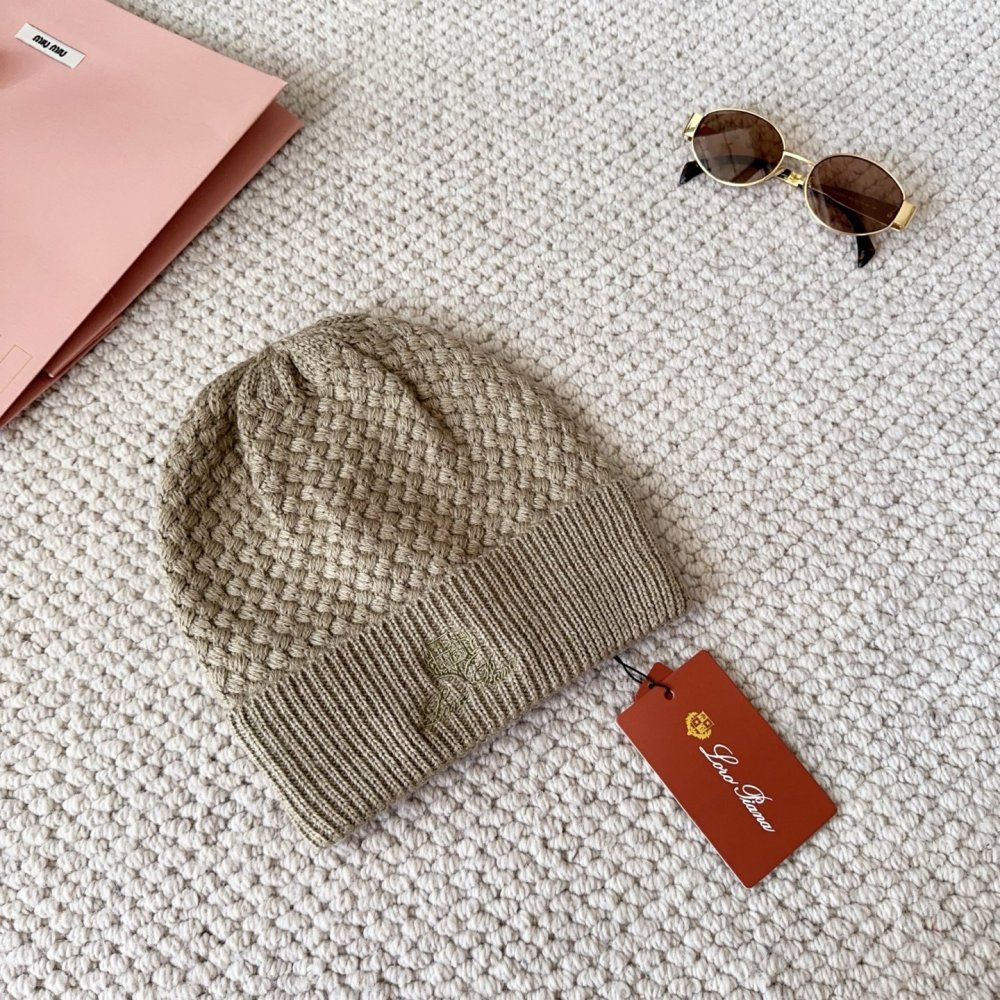 В'язана вовняна шапка фото 3