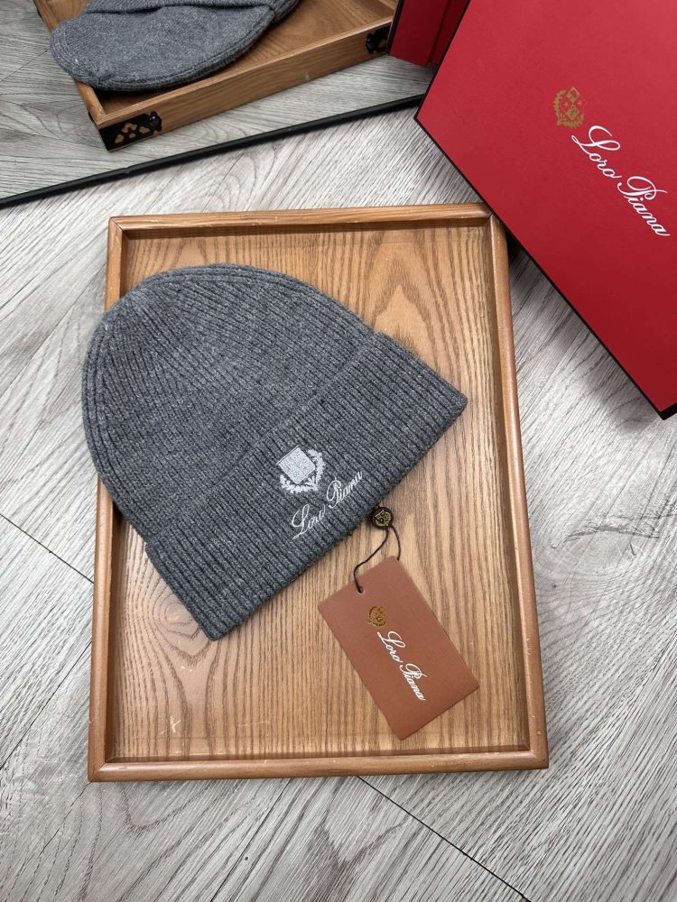 В'язана вовняна шапка фото 3