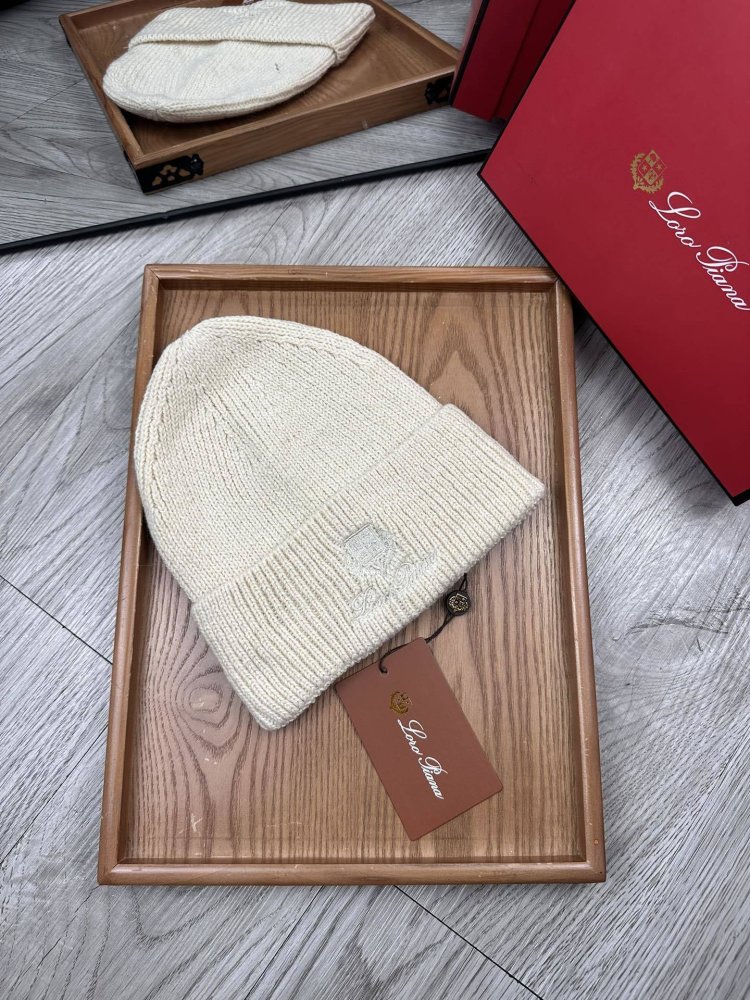 В'язана вовняна шапка фото 3