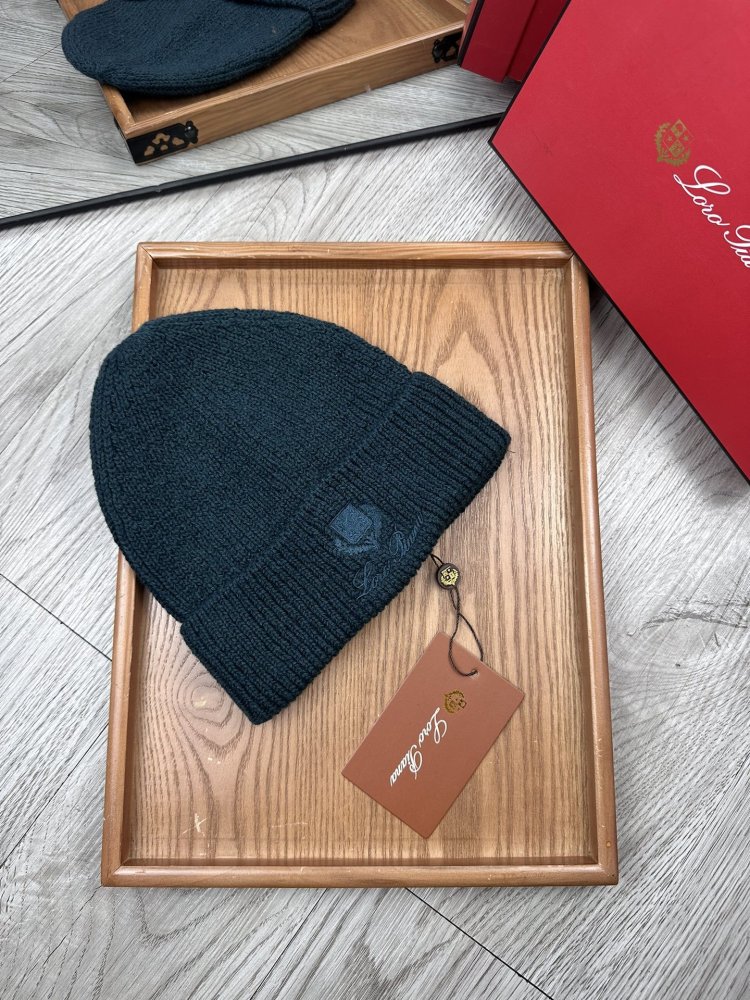 В'язана вовняна шапка фото 3