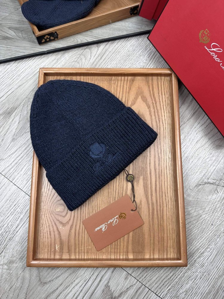 В'язана вовняна шапка фото 3