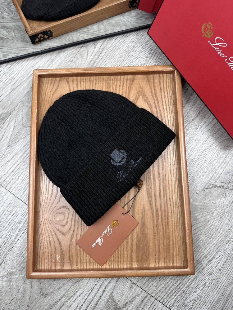 В'язана вовняна шапка фото 3