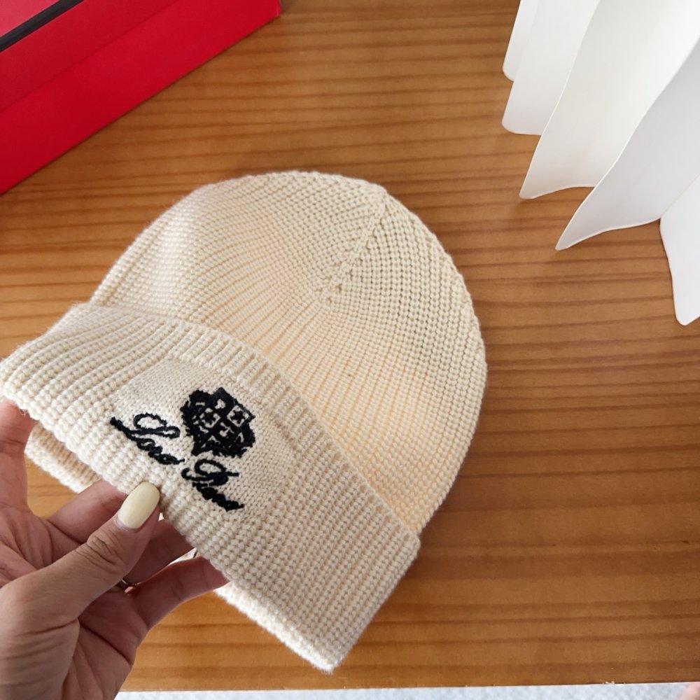 В'язана вовняна шапка фото 3