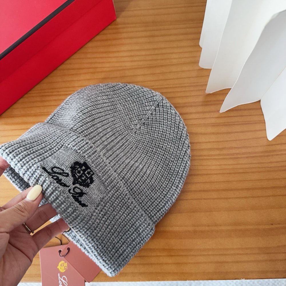 В'язана вовняна шапка фото 3