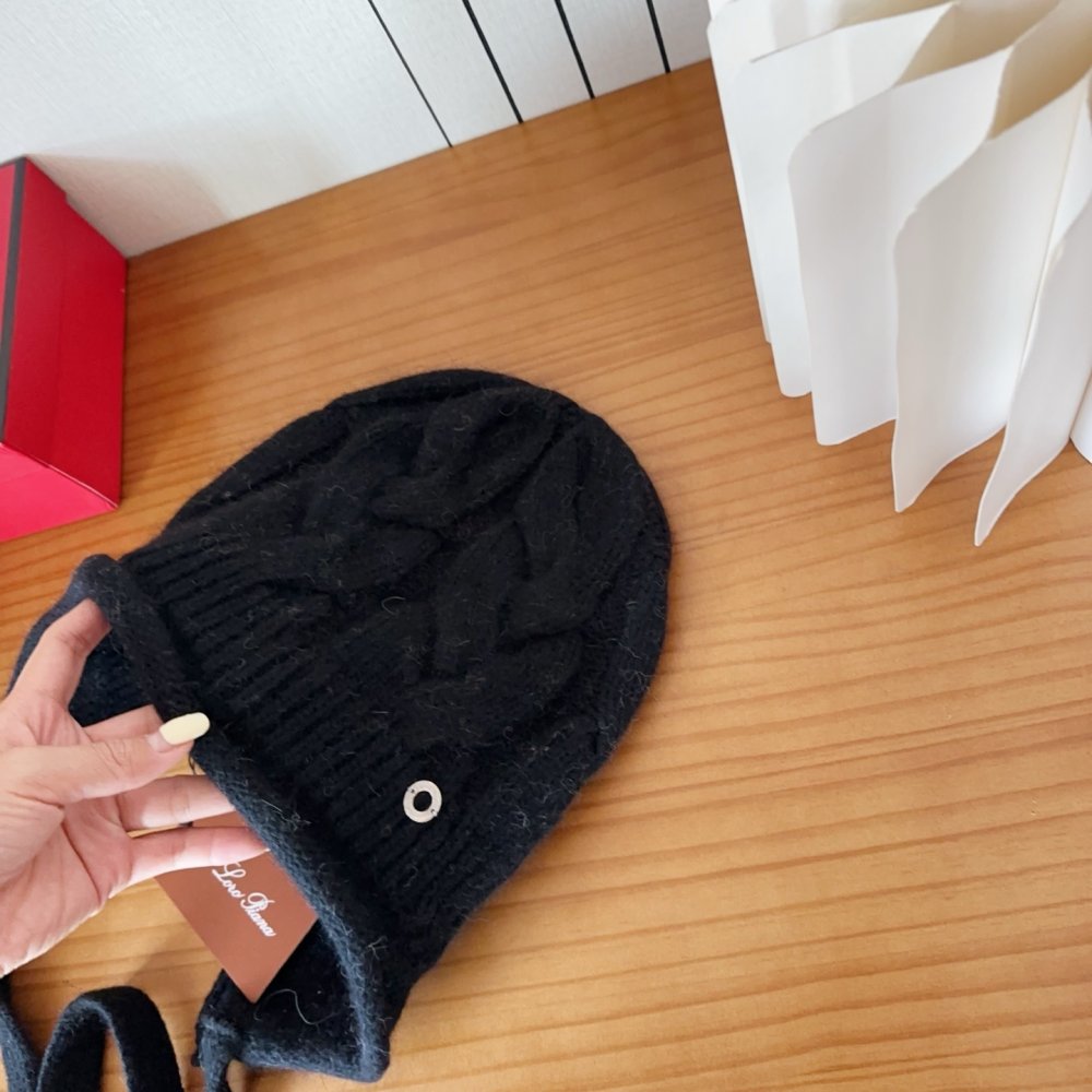 В'язана вовняна шапка фото 4