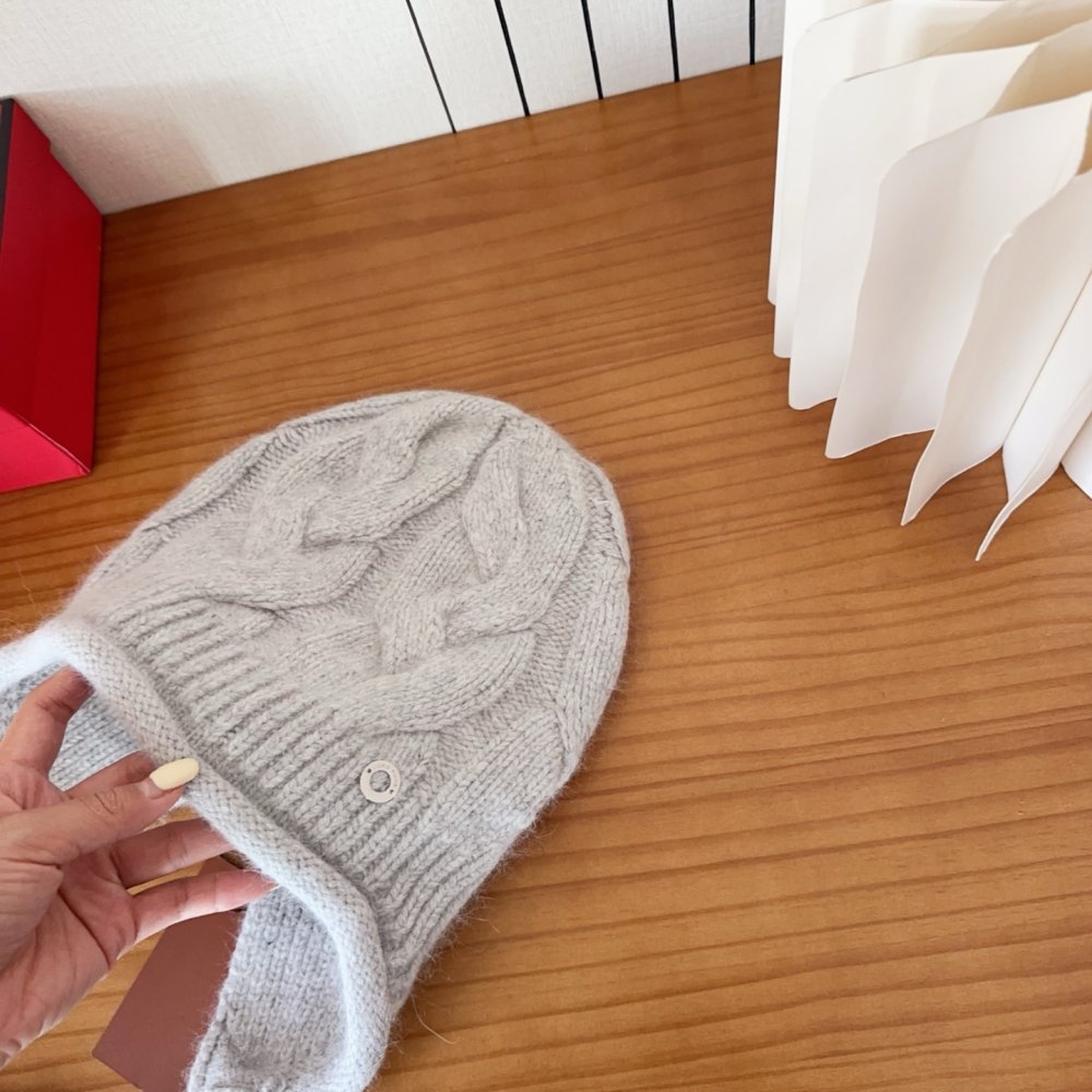 В'язана вовняна шапка фото 4