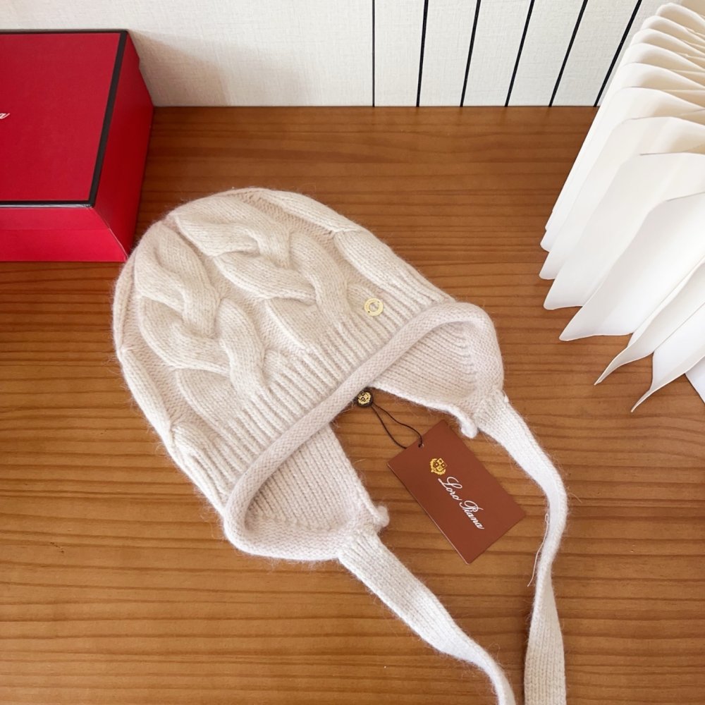 В'язана вовняна шапка фото 4