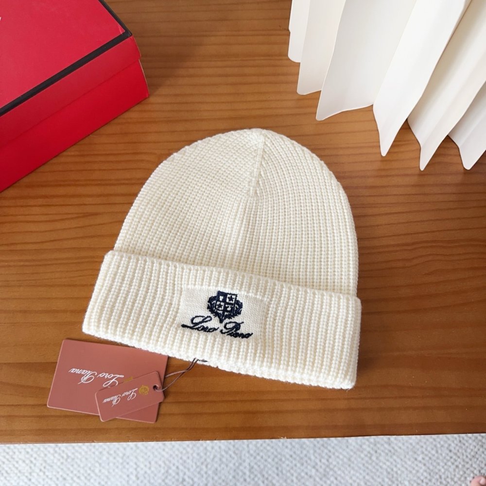 В'язана вовняна шапка фото 4