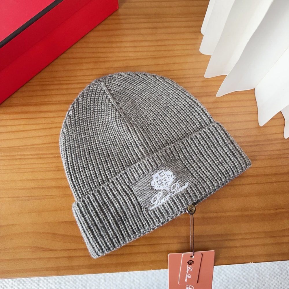 В'язана вовняна шапка фото 4