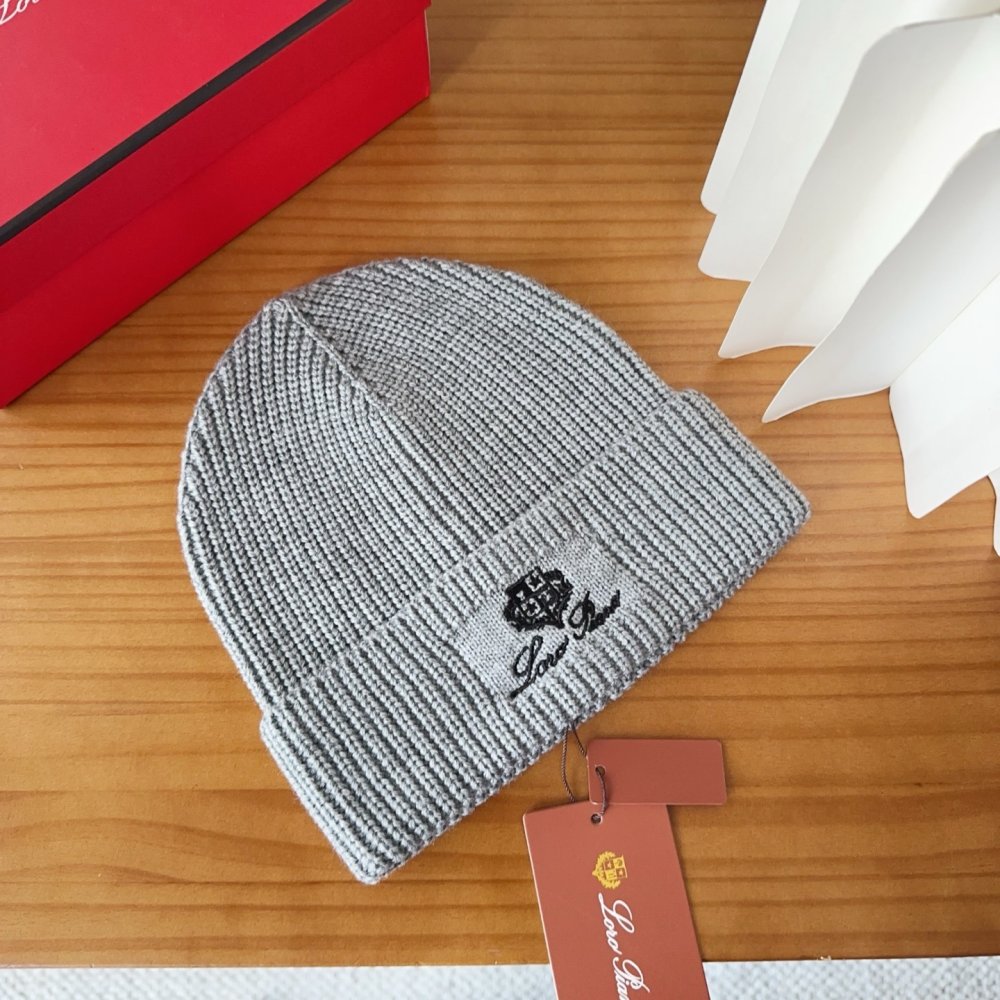 В'язана вовняна шапка фото 4