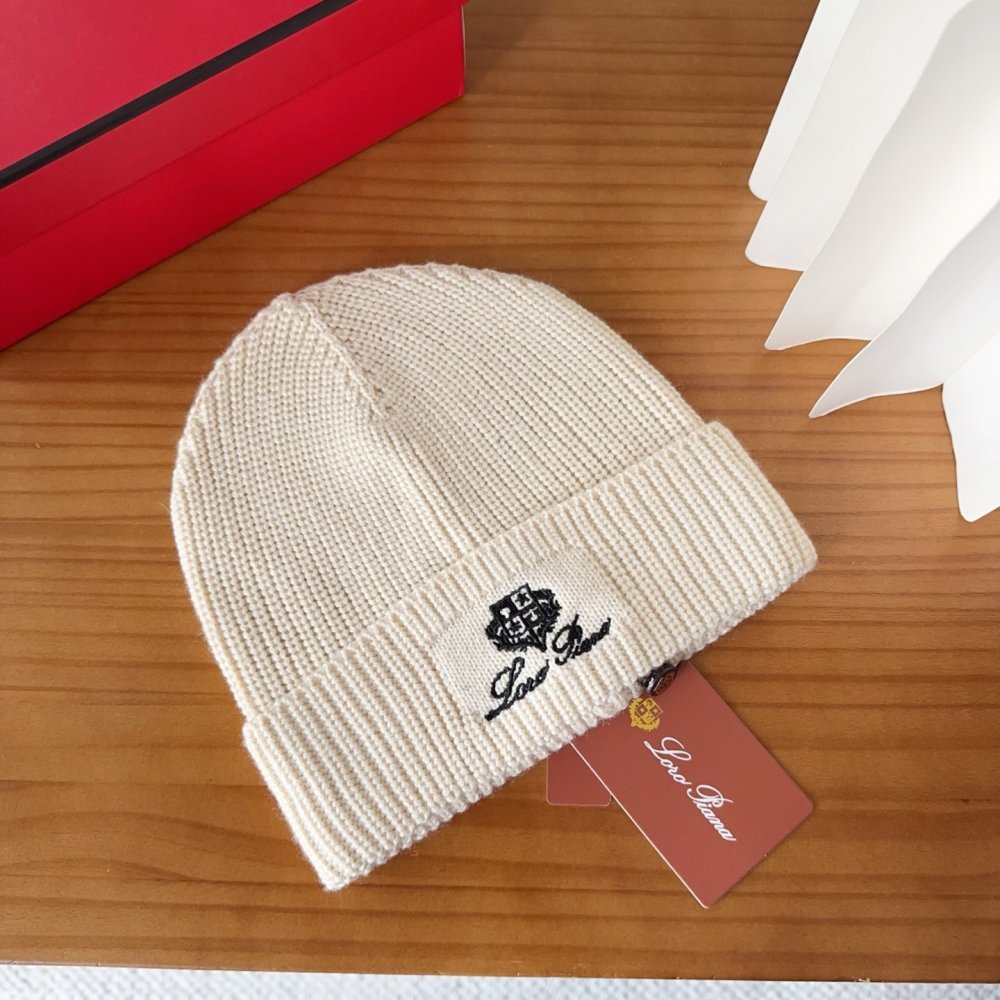 Вязаная шерстяная шапка фото 4