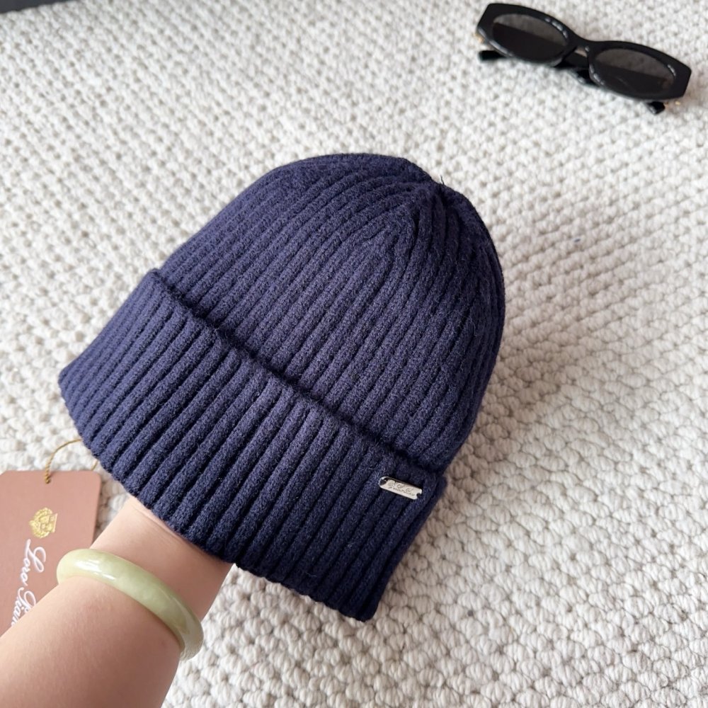 В'язана вовняна шапка фото 4