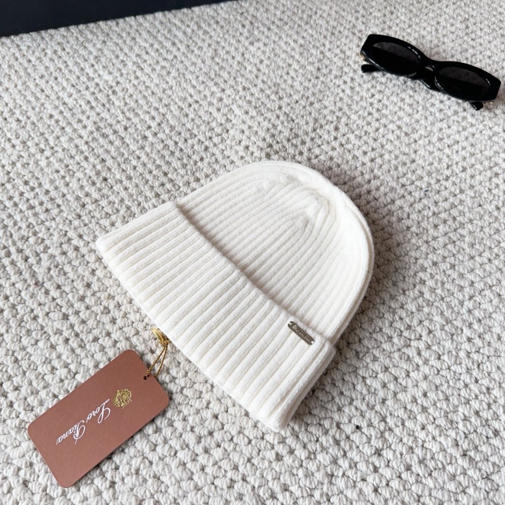 В'язана вовняна шапка фото 4