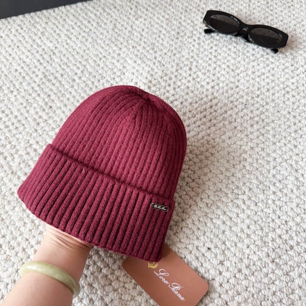 В'язана вовняна шапка фото 4