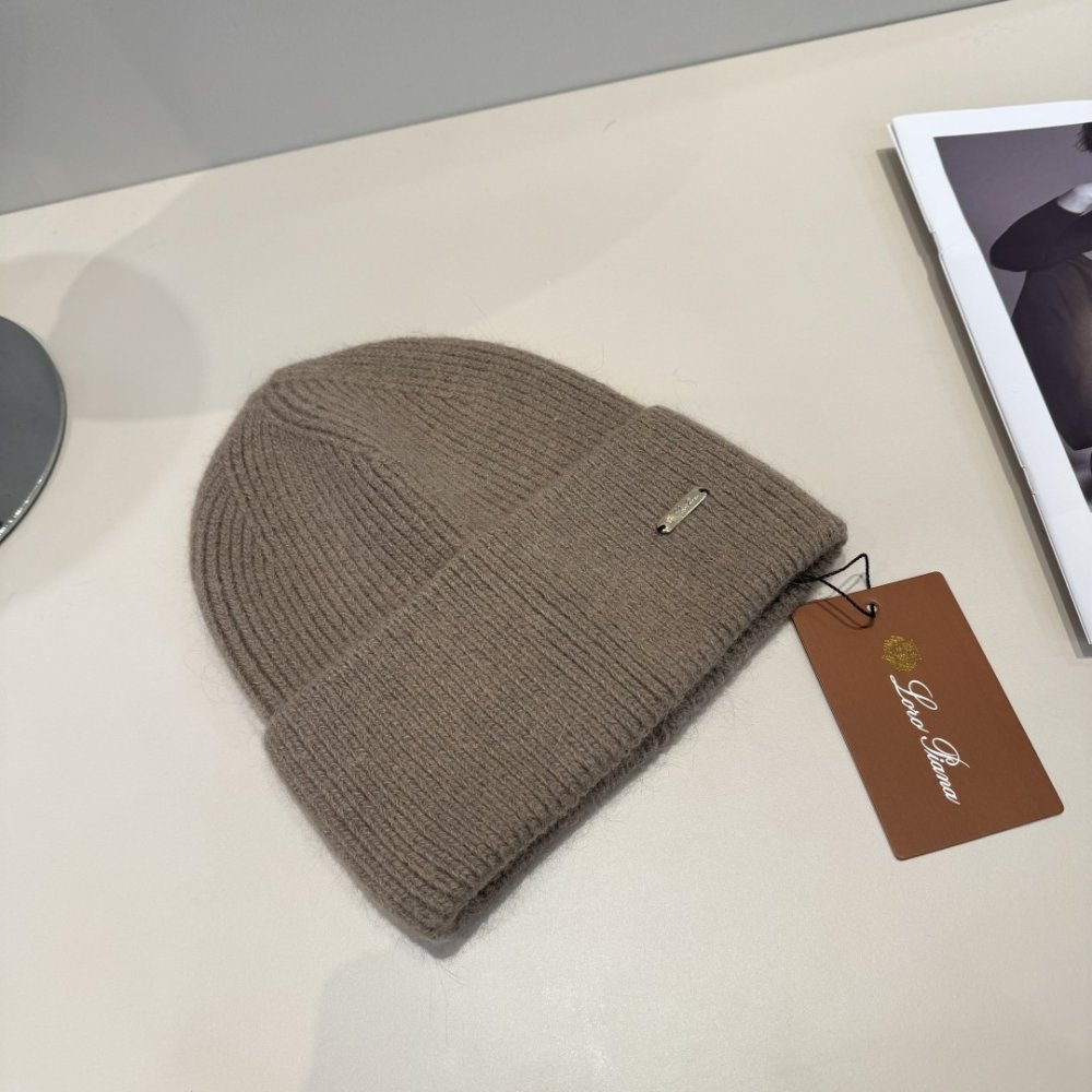 В'язана вовняна шапка фото 4