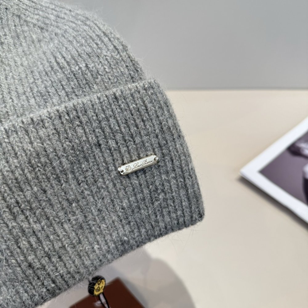 В'язана вовняна шапка фото 4