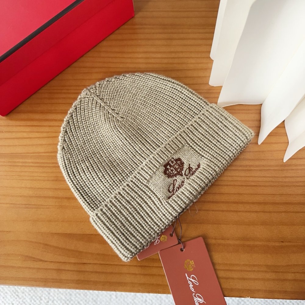 В'язана вовняна шапка фото 4