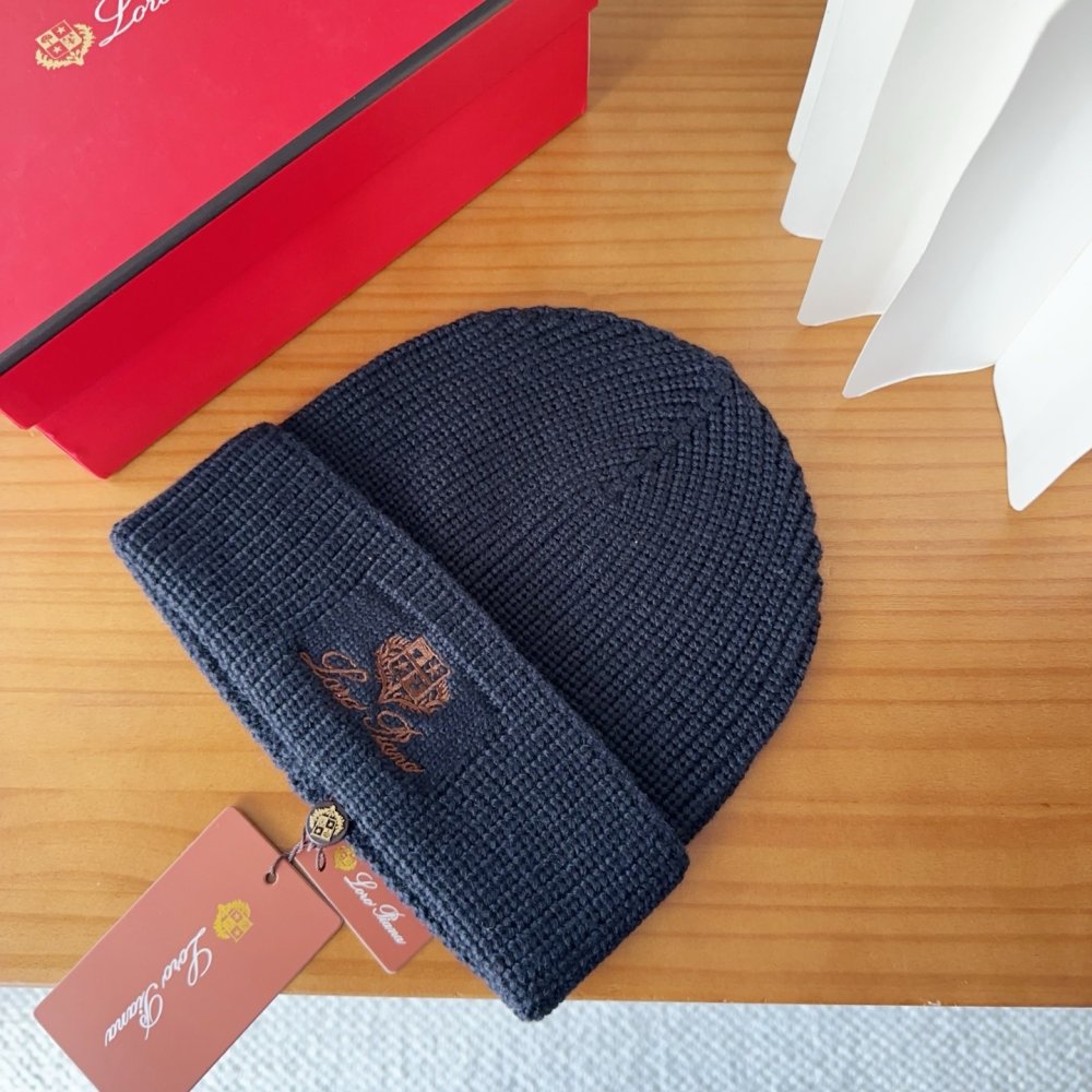 В'язана вовняна шапка фото 4