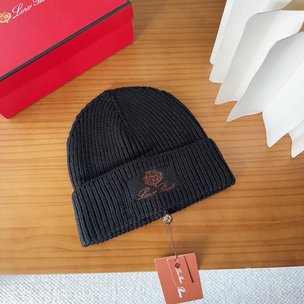 В'язана вовняна шапка фото 4