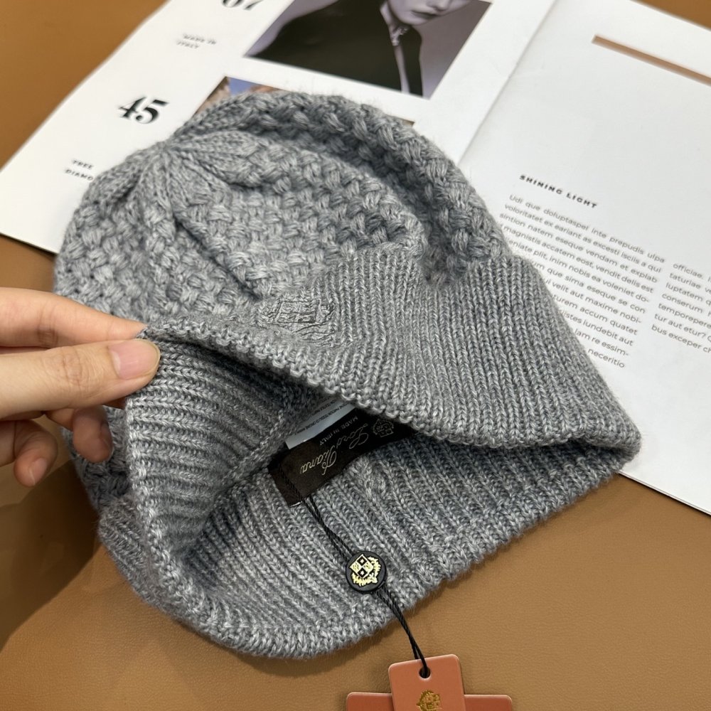 В'язана вовняна шапка фото 4