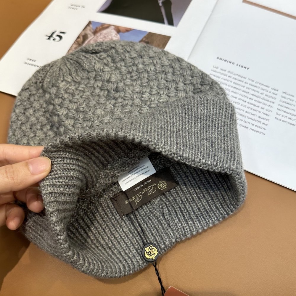 В'язана вовняна шапка фото 4