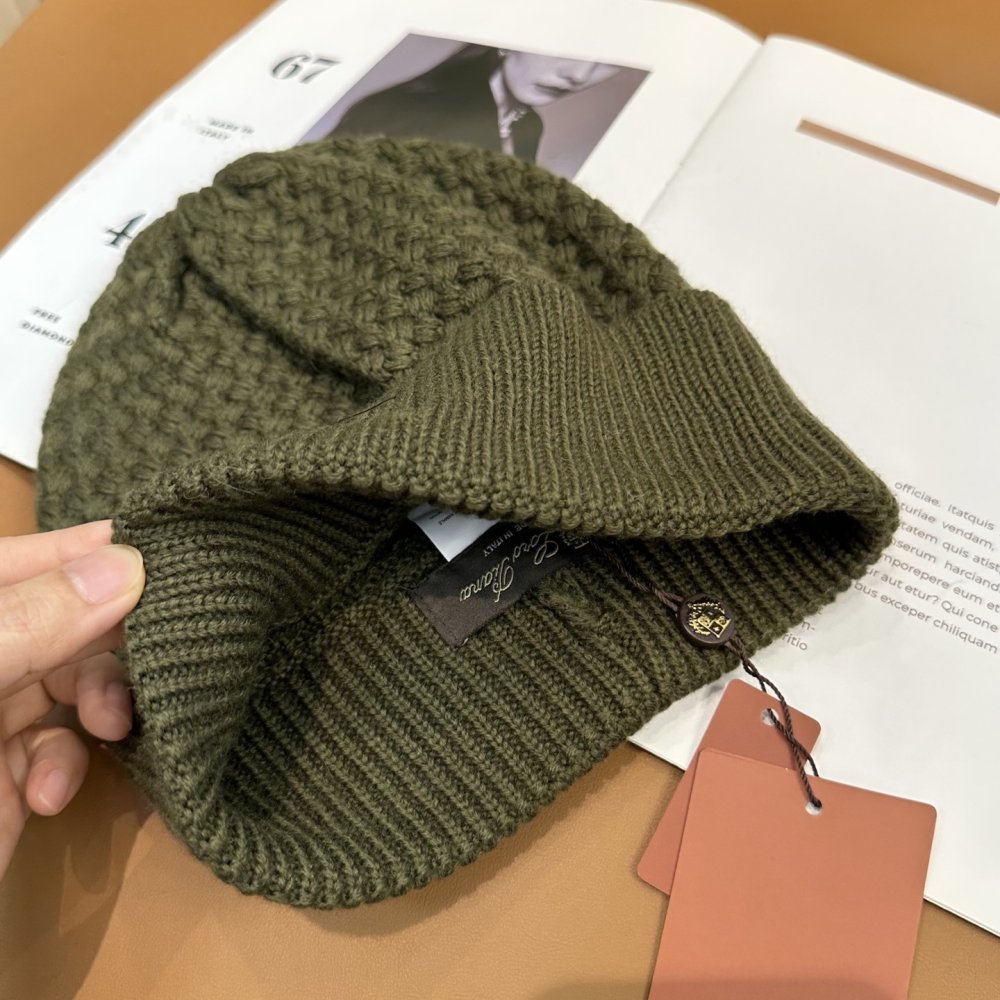 В'язана вовняна шапка фото 4