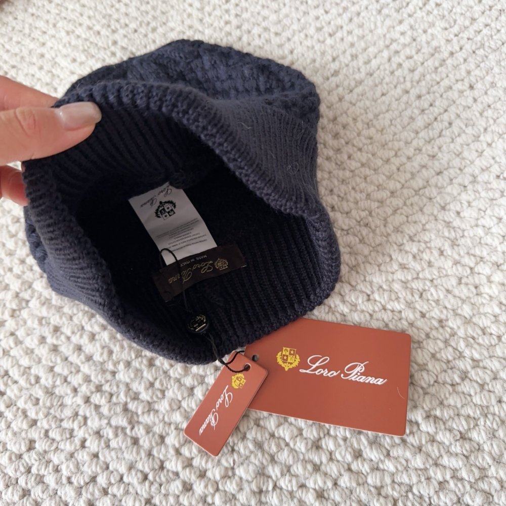 В'язана вовняна шапка фото 4