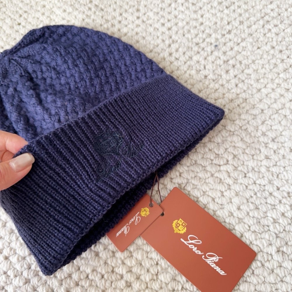 В'язана вовняна шапка фото 4