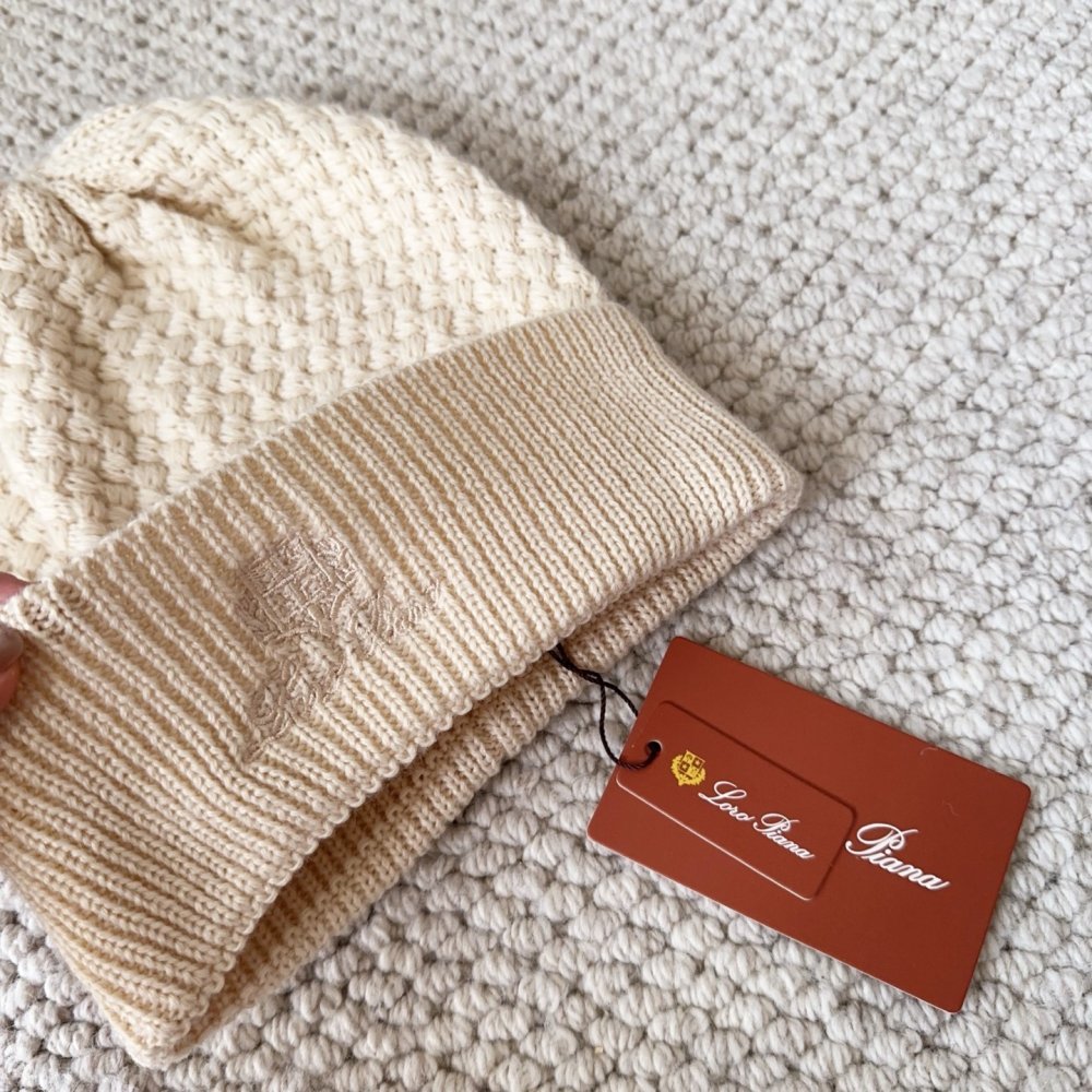 В'язана вовняна шапка фото 4