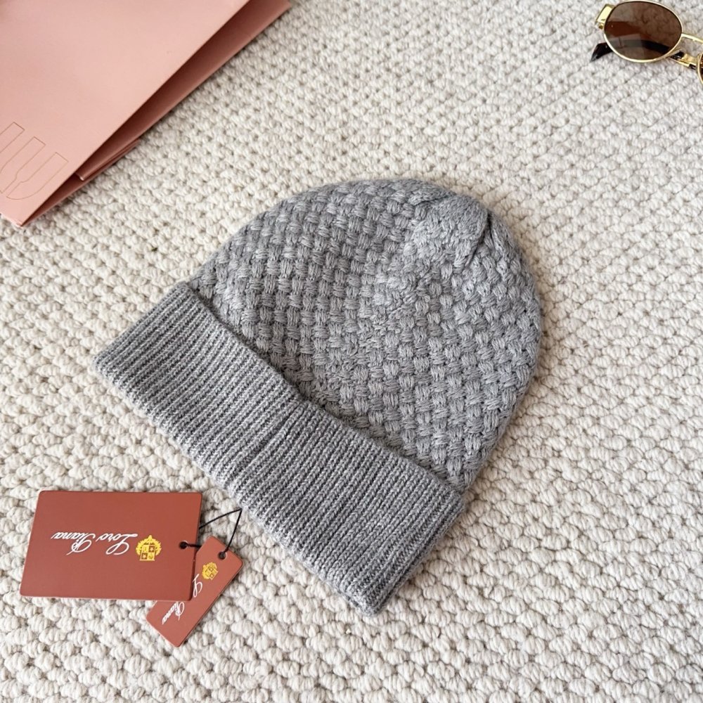 В'язана вовняна шапка фото 4