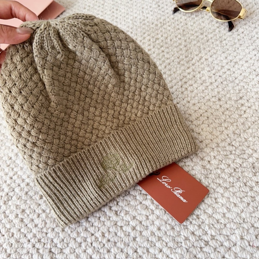 В'язана вовняна шапка фото 4