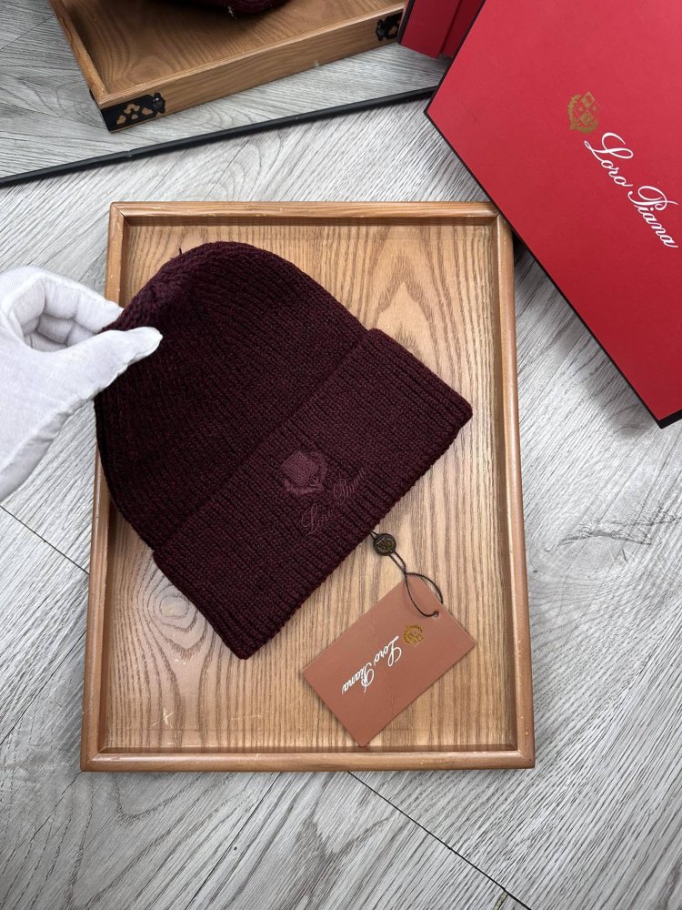 В'язана вовняна шапка фото 4