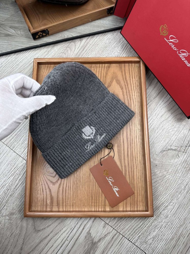 В'язана вовняна шапка фото 4