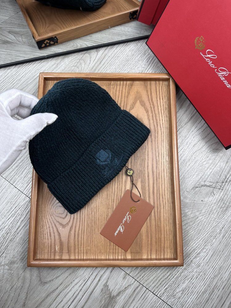 В'язана вовняна шапка фото 4