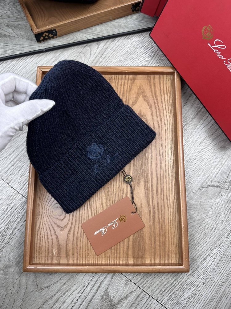 В'язана вовняна шапка фото 4