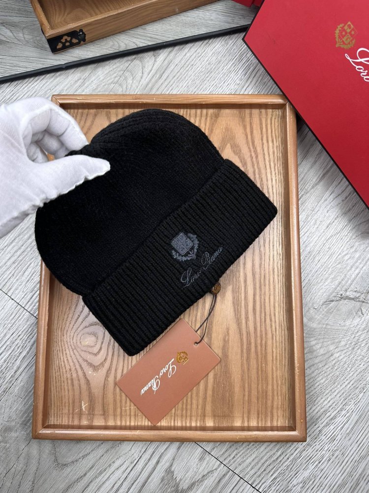 В'язана вовняна шапка фото 4