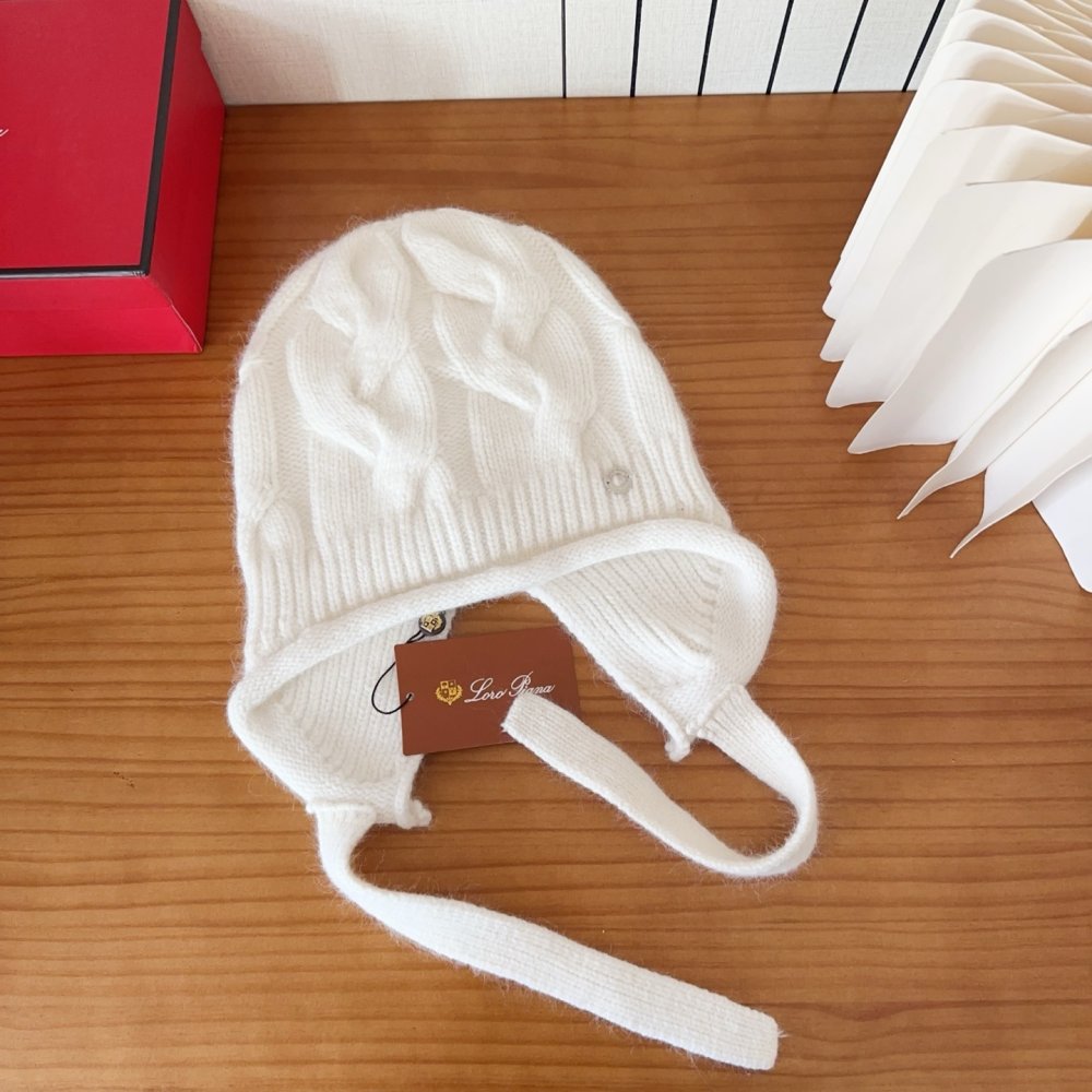 Вязаная шерстяная шапка фото 5