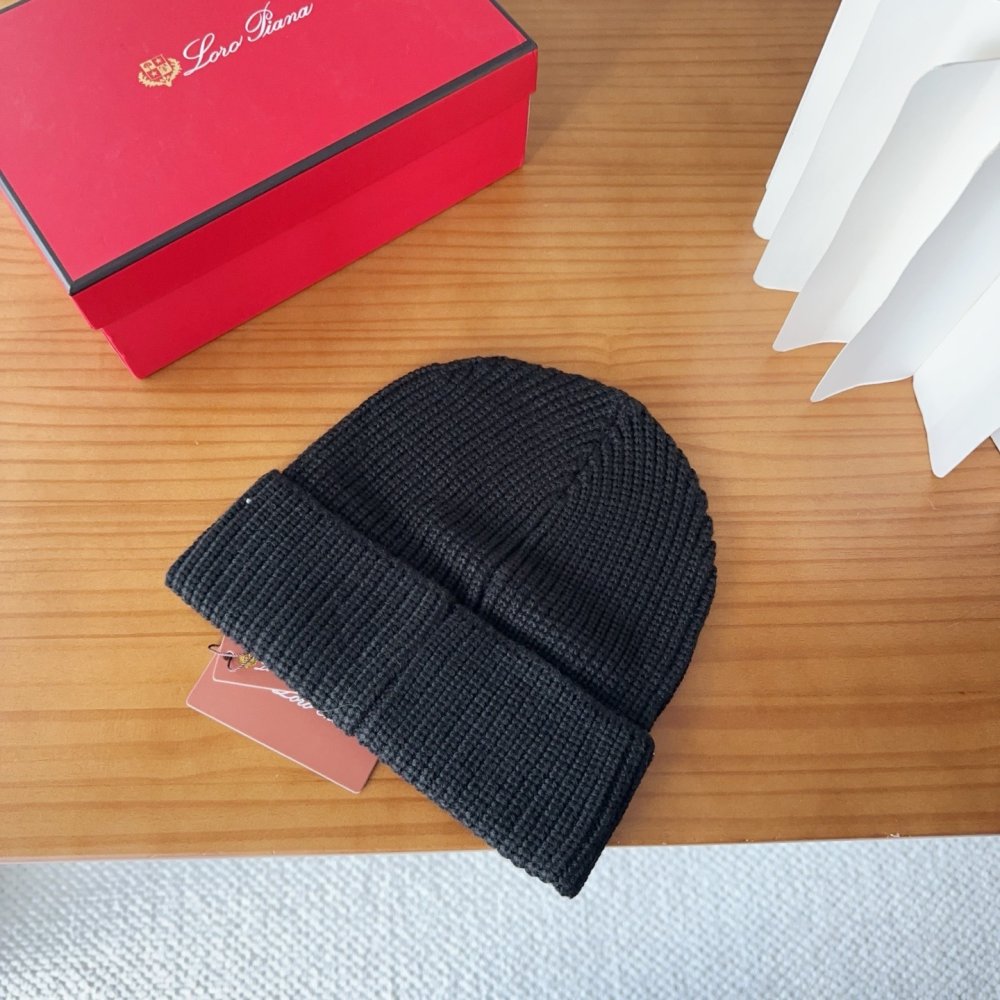 В'язана вовняна шапка фото 5