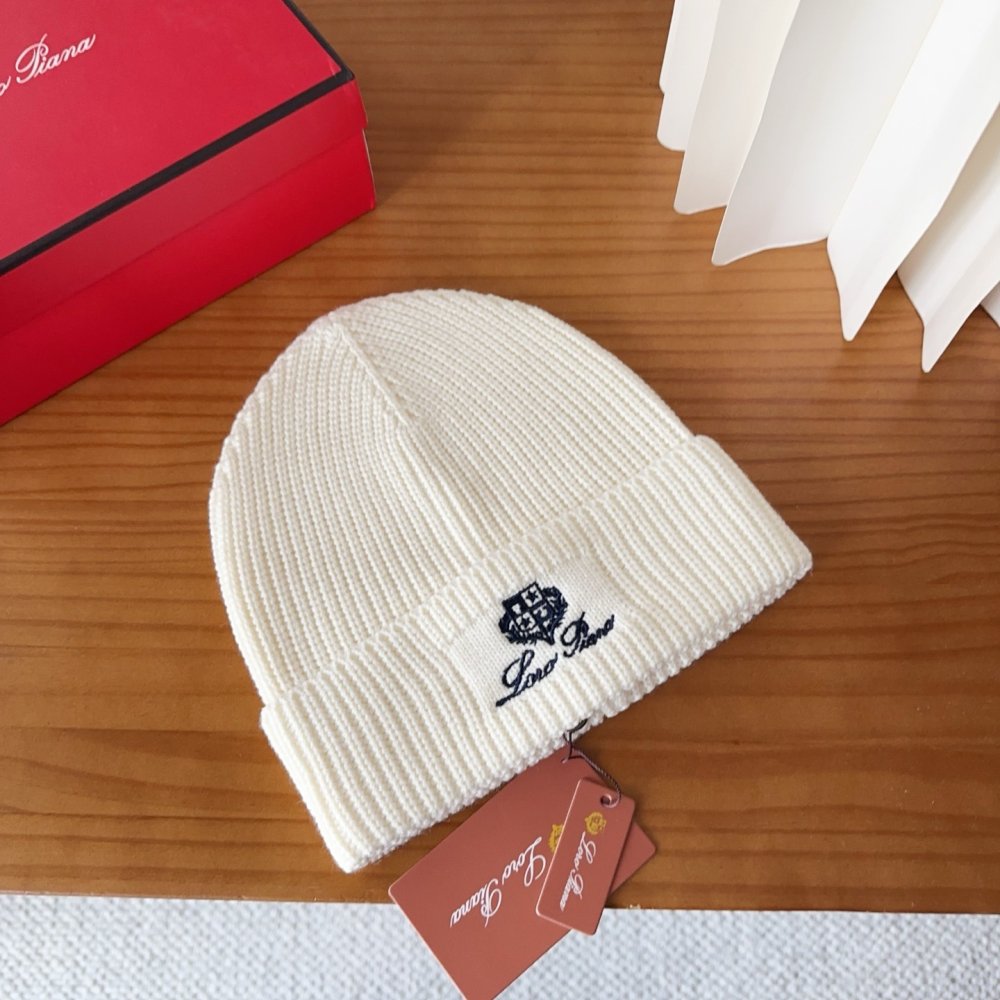 В'язана вовняна шапка фото 5