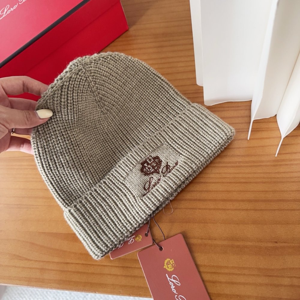 В'язана вовняна шапка фото 5