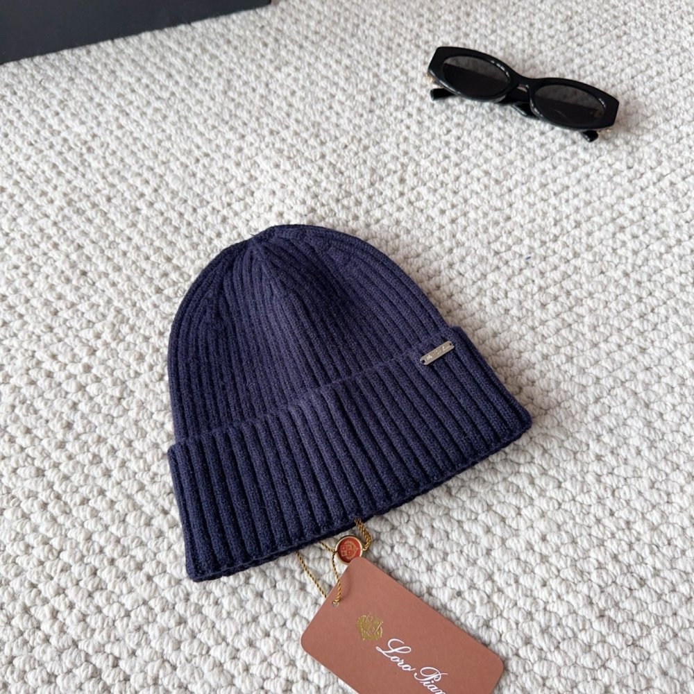 В'язана вовняна шапка фото 5