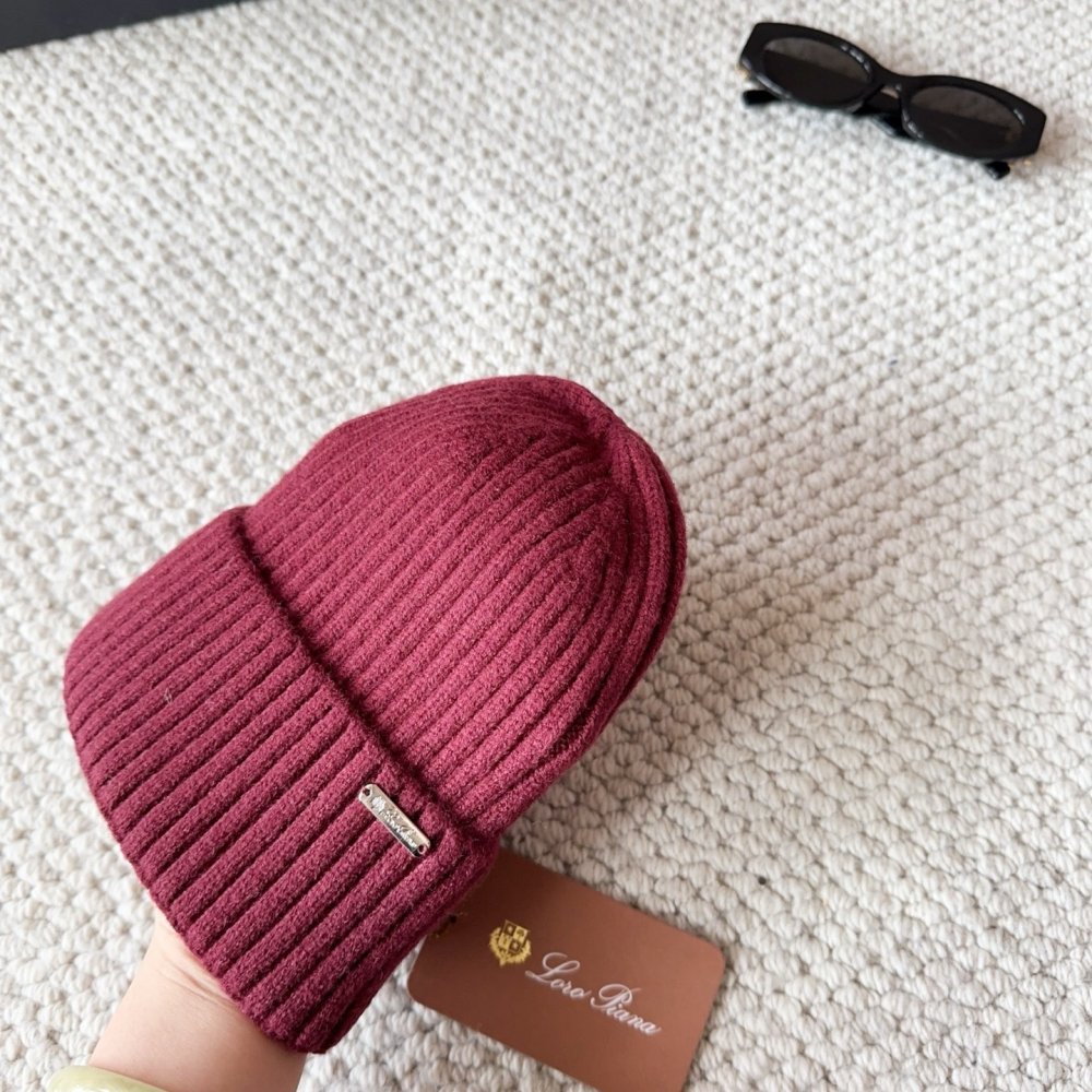 В'язана вовняна шапка фото 5