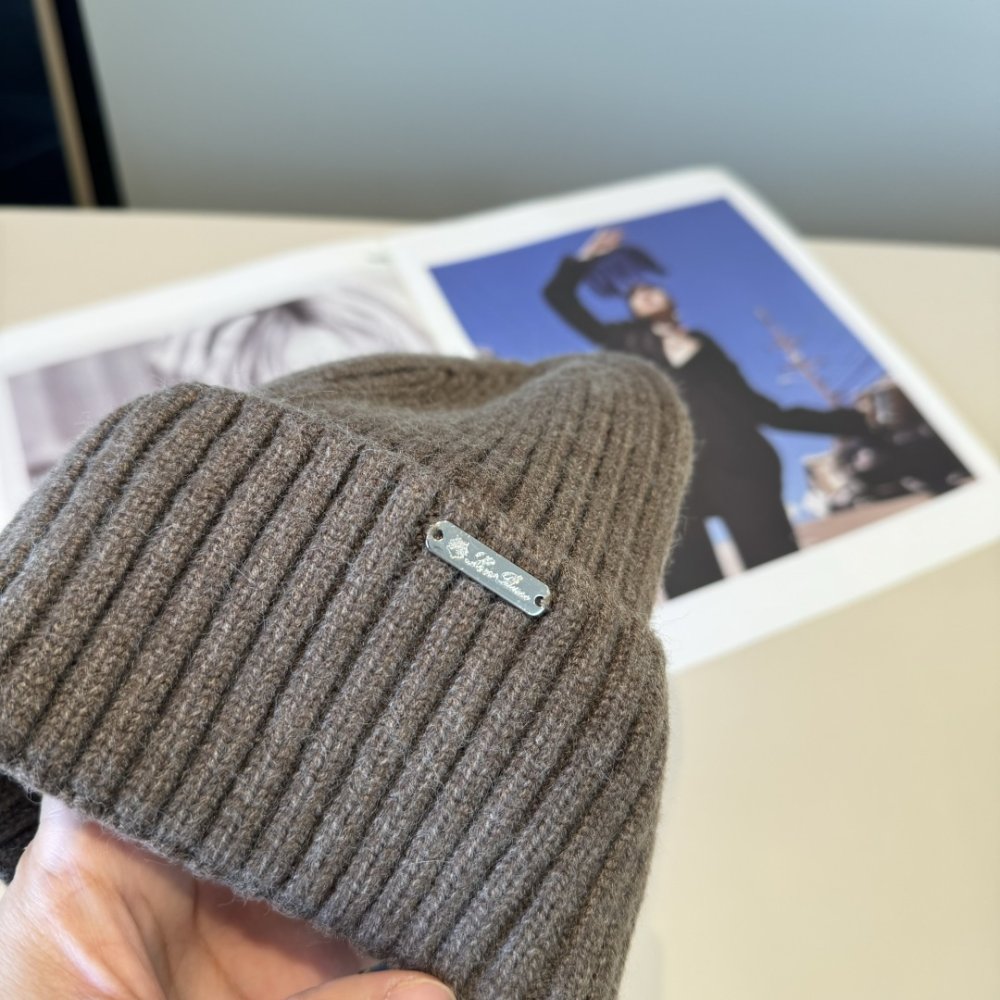 В'язана вовняна шапка фото 5