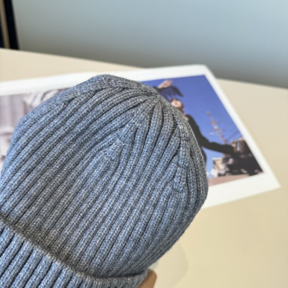 В'язана вовняна шапка фото 5