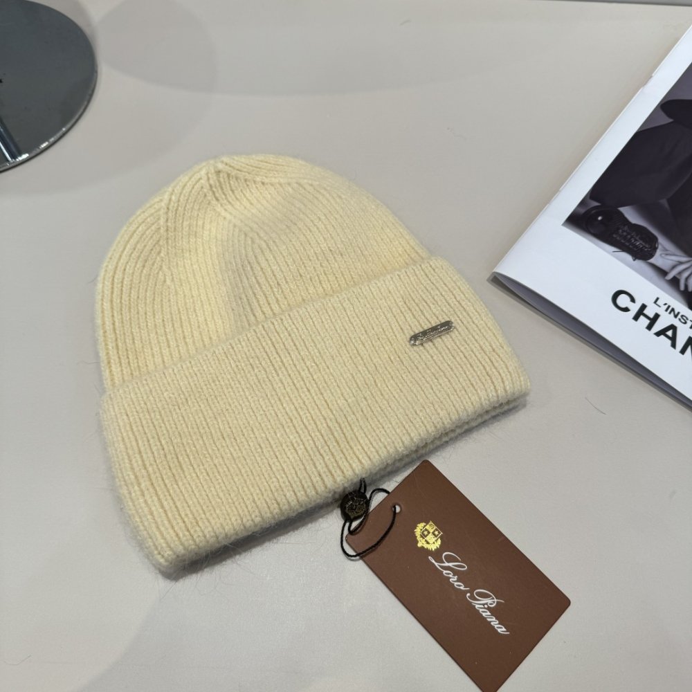 В'язана вовняна шапка фото 5