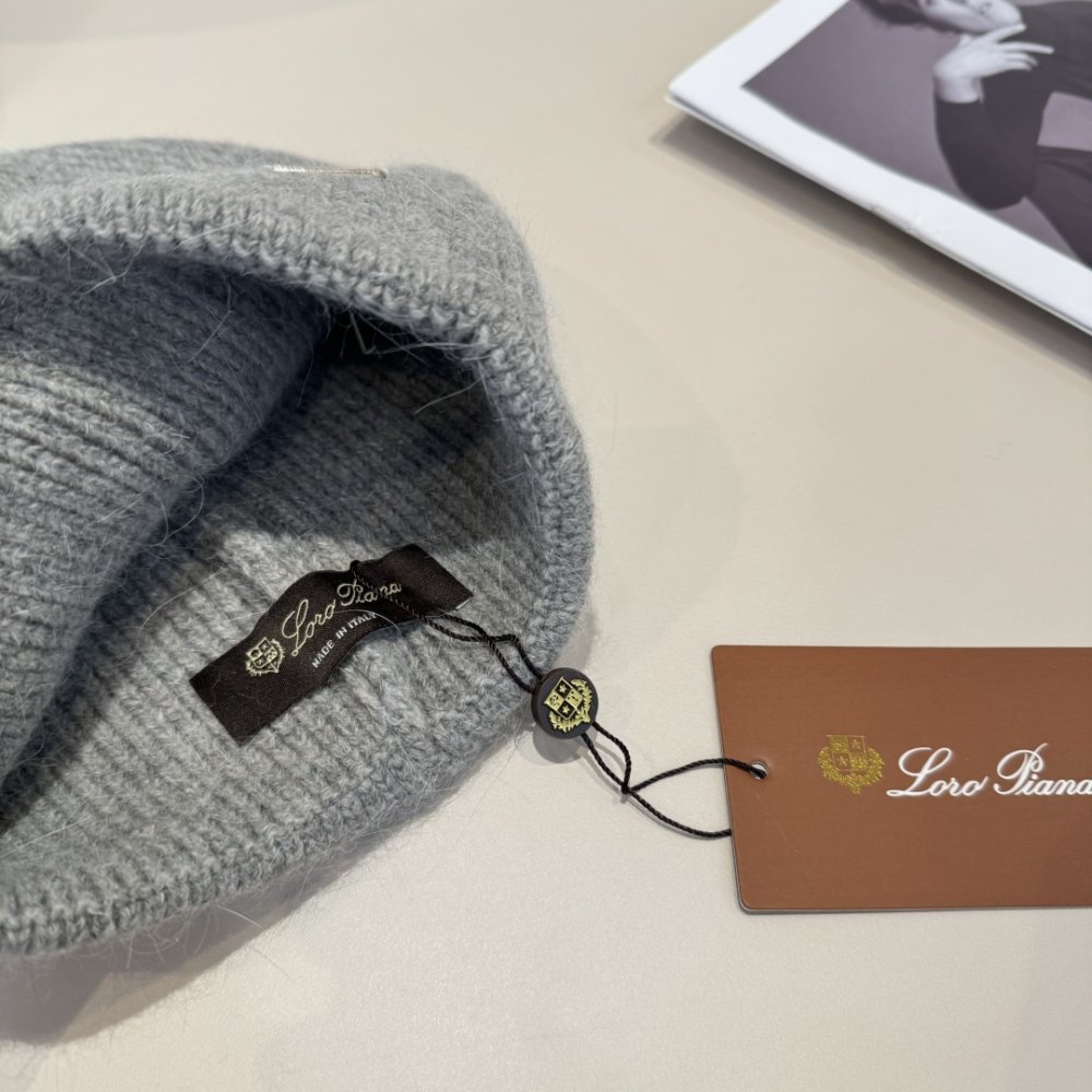 В'язана вовняна шапка фото 5