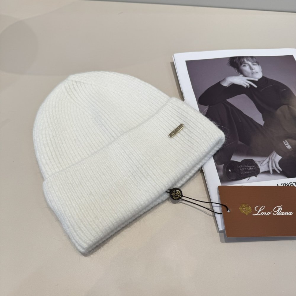 В'язана вовняна шапка фото 5